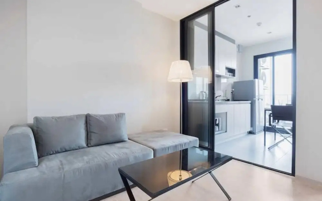 Fully Furnished Excellent Location -next to Beach