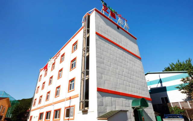 Traum Hotel & Condo