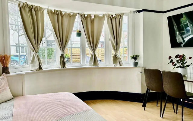 Rest Boutique Golders Green