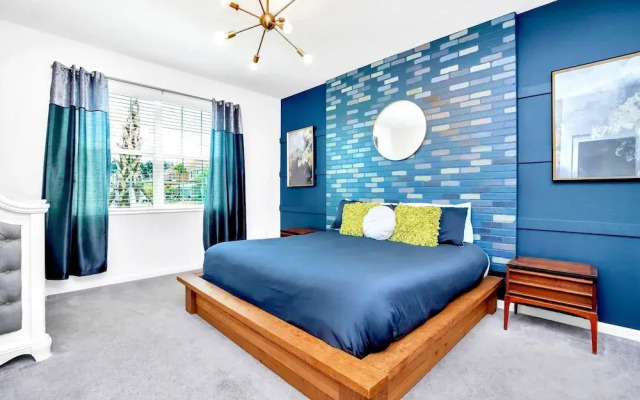 18Guest LakeView Home w HotTub Cinema
