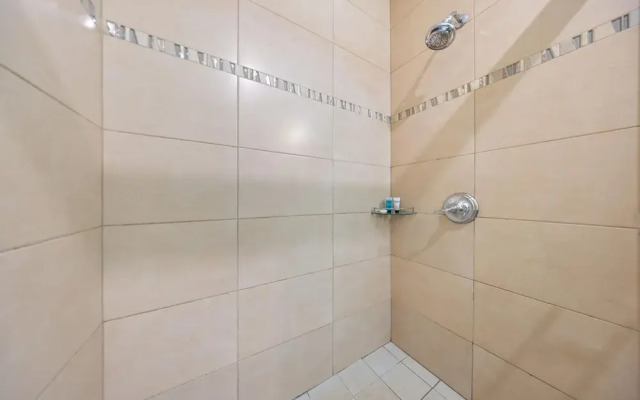 Cozy Bliss Condo w Pool Steps From Eagle Beach