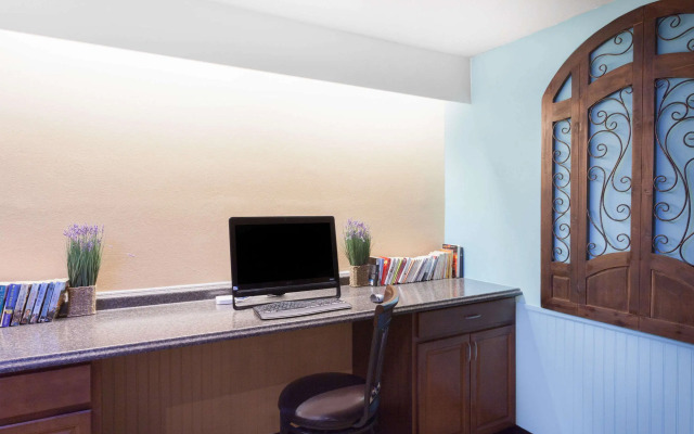 Howard Johnson by Wyndham Yuma