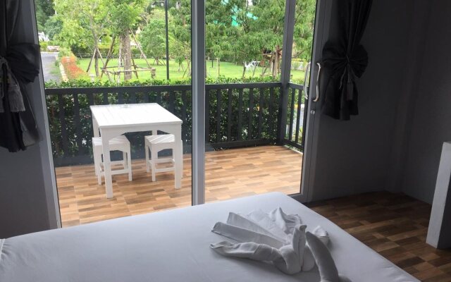 Baan Ruay Suk Resort, Lopburi