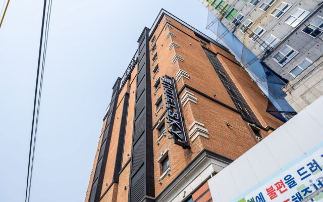 Sky Hotel