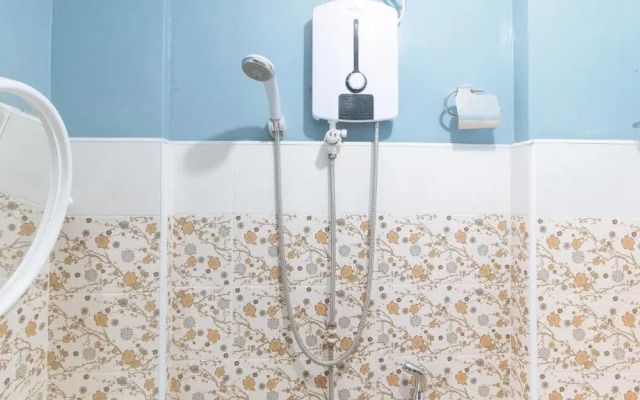 Queens Hometel by Oyo Rooms