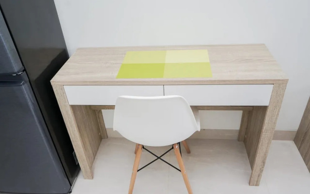 Cozy and Nice Studio Apartment at Springwood Residence