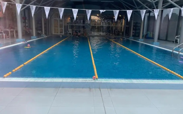 Sliver city next to paradise mall and metro