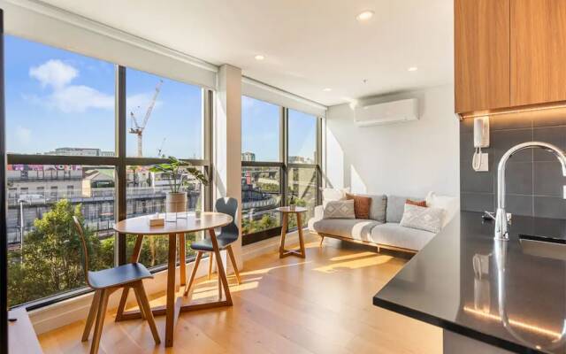 Bright And Modern Apartment On K Road!