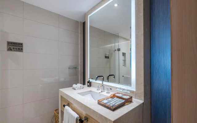 Guangzhou Pearl River International Hotel （Yijing Lu Metro Station）