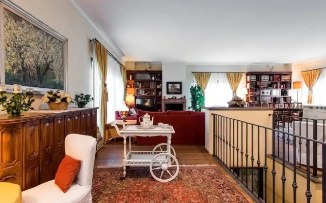 Deluxe Charming Florentine VILLA in the City. PLUS