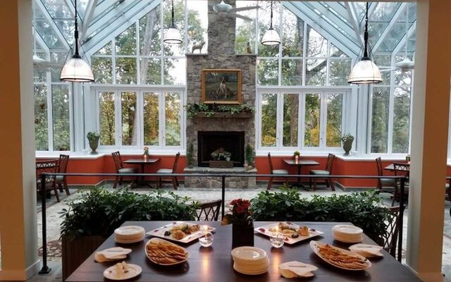 Goodstone Inn & Restaurant