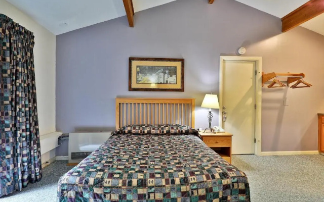 Cedarbrook Queen Studio 207