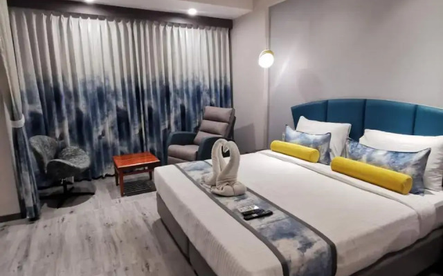 The Excellency by OYO Rooms