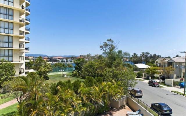 Budds Beach Apartments