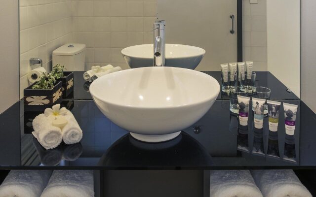 Mercure Nadi