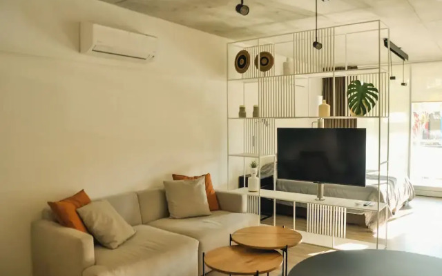 Studio with Amenities and River View by BT Homes