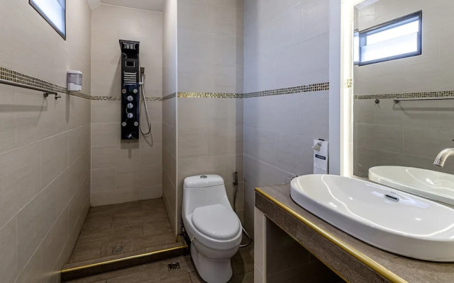 GOLDLAND Luxury Pool Villa Pattaya Walking Street 8 Bedrooms