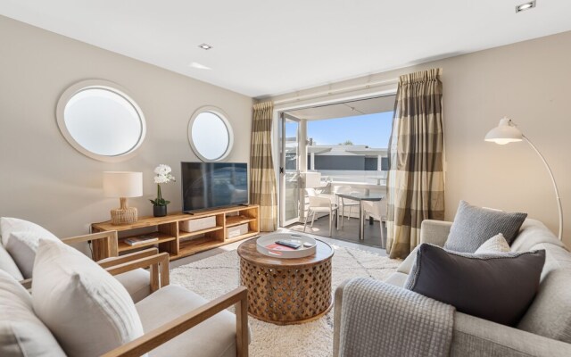 Paihia 2 Bedroom Apartment with Pool