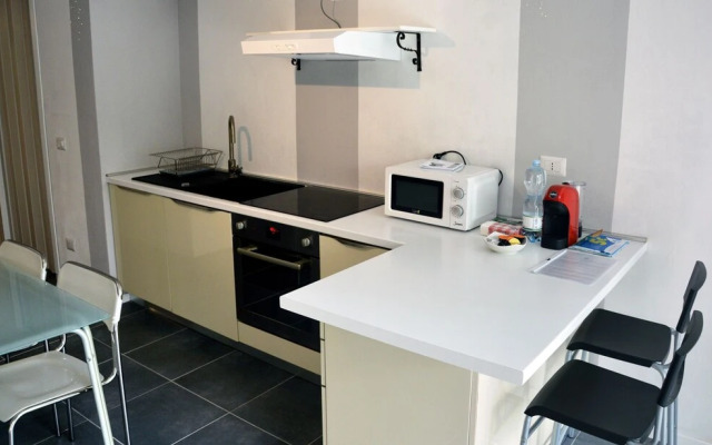 Ground Floor Near Beaches and Center Town