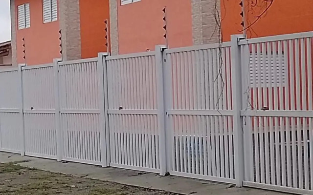 Casa em Bertioga condomínio 250 metros da praia