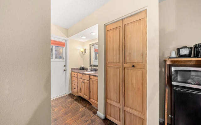 Jonathan Creek Inn and Villas