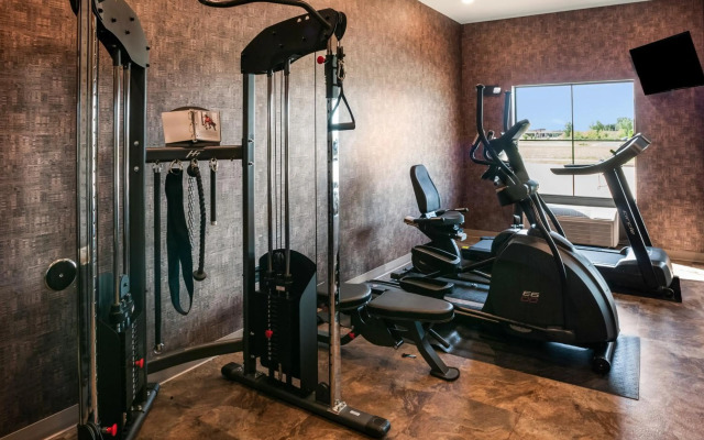 Cobblestone Hotel & Suites - Appleton International Airport