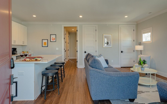 Modern Melrose-sleeps 8- Mins to Downtown Broadway