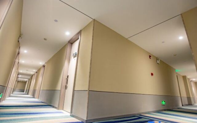 Homeinn Selected Hotel (Fuyang Linyi Mall)