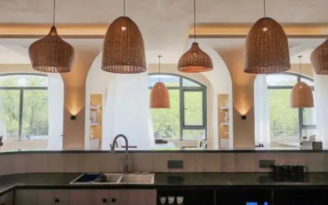 Yizhai Homestay (Luxun Former Residence Jindi Yintai City)