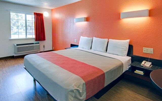 Executive Inn & Suites