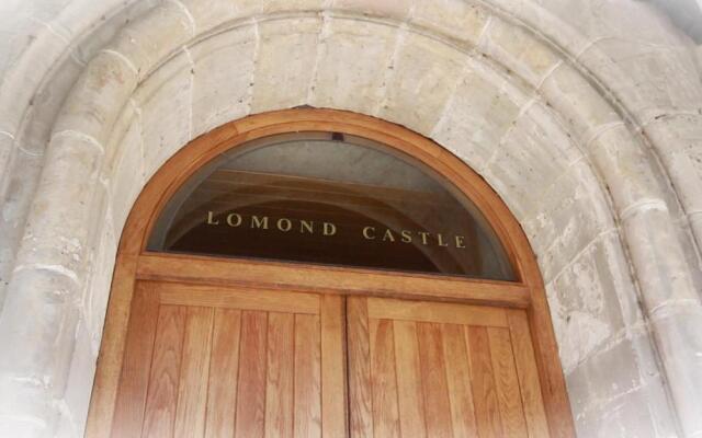 The Pipers No 7 Lomond Castle