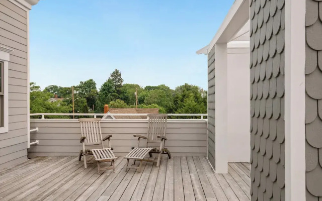 The Harbor Front Inn