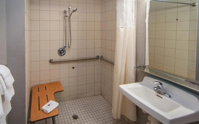 Motel 6 Lakeland, FL