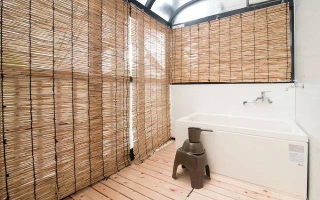 Hotel & Condominium airBest