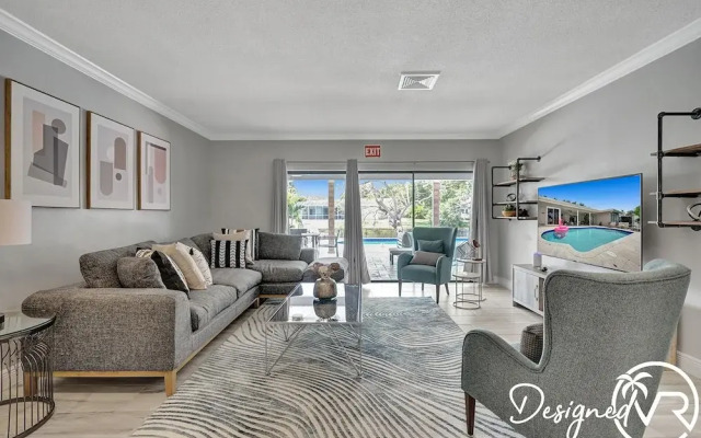 Family vacation 6 Br with Heated Pool