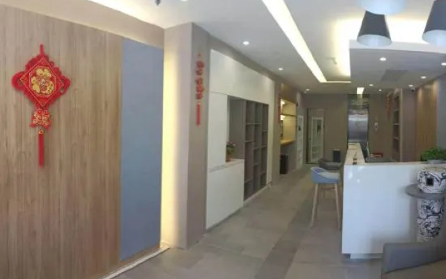 Shanghai Yaya Light Luxury Hotel (Hongkou Football Stadium)