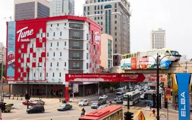 Grand Centrepoint Hotel