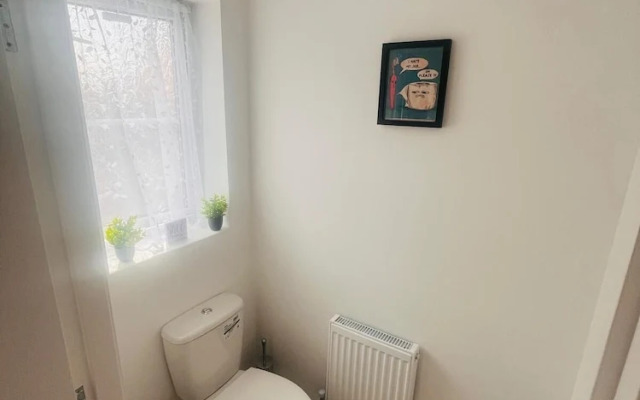 Stylish 3 Bed Home Parking City centre