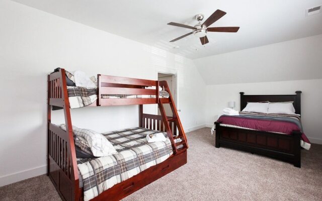 New Nashville House Near Downtown 4 Bedroom Home