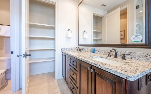 Villa Lago 1975 S2G 4BR 4BA 10