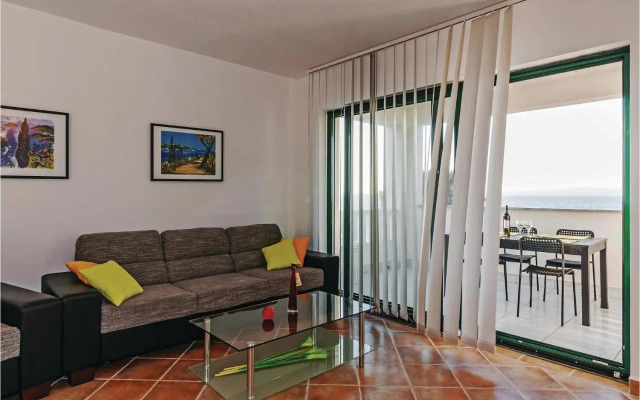 Three-Bedroom Apartment in Privlaka