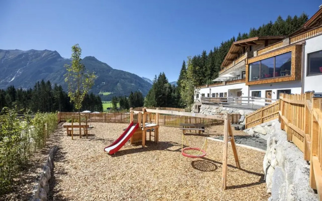 Splendid Chalet in Neukirchen near Wildkogel Ski Arena