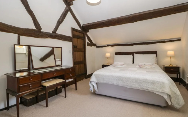 Lower Court Byre