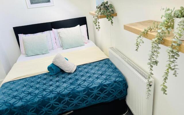 Modern Apartment, Castle View Rochester, England