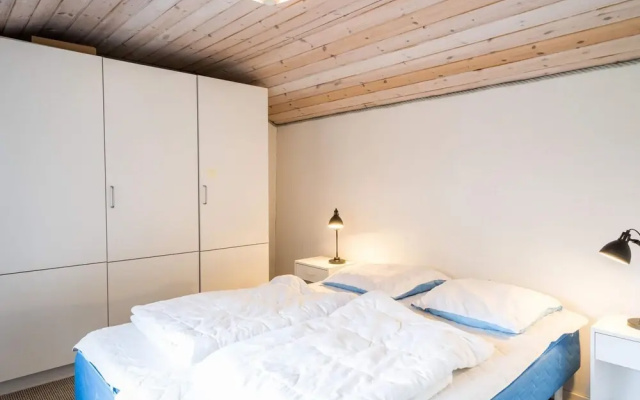Secluded Pine Tree Cottage-by Traum