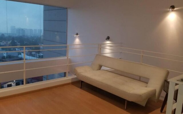 Bright and Modern Duplex With Amenities and Staff