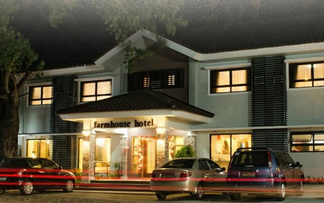 Farmhouse Hotel & Cafe