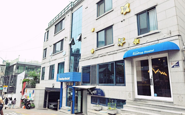 OYO Rooftop Hostel