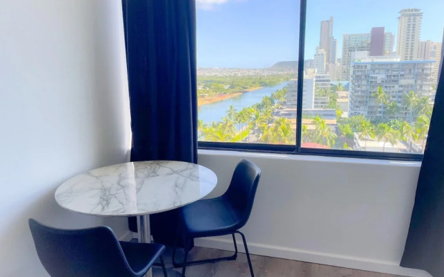 Hawaiian Monarch 1407 Condo by Redawning