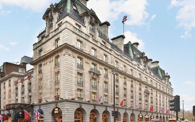 Plush Apartment in London near Piccadilly Circus and Chanel